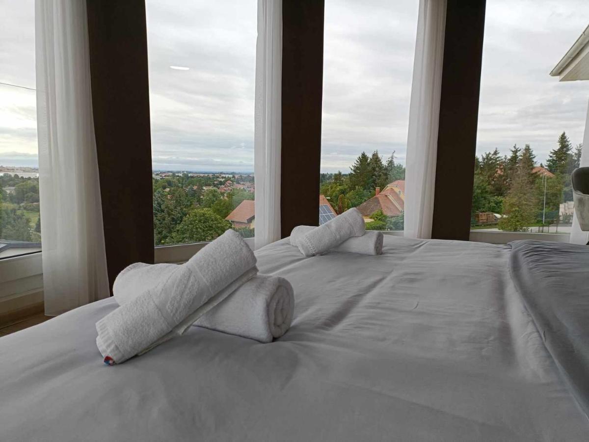 West Panorama Penthouse - Apartment With A Fantastic View Of The City 솜버트헤이 외부 사진