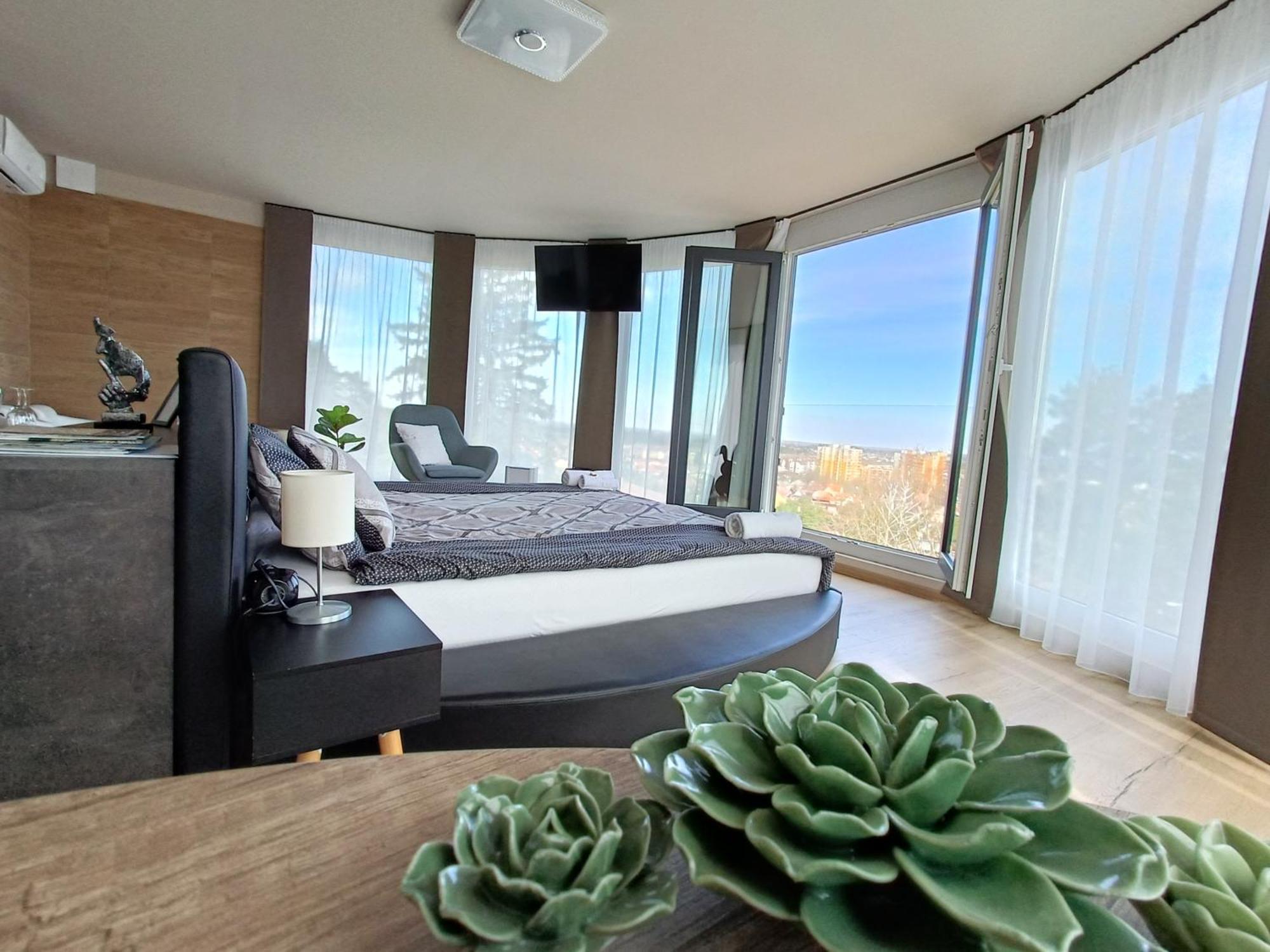 West Panorama Penthouse - Apartment With A Fantastic View Of The City 솜버트헤이 외부 사진