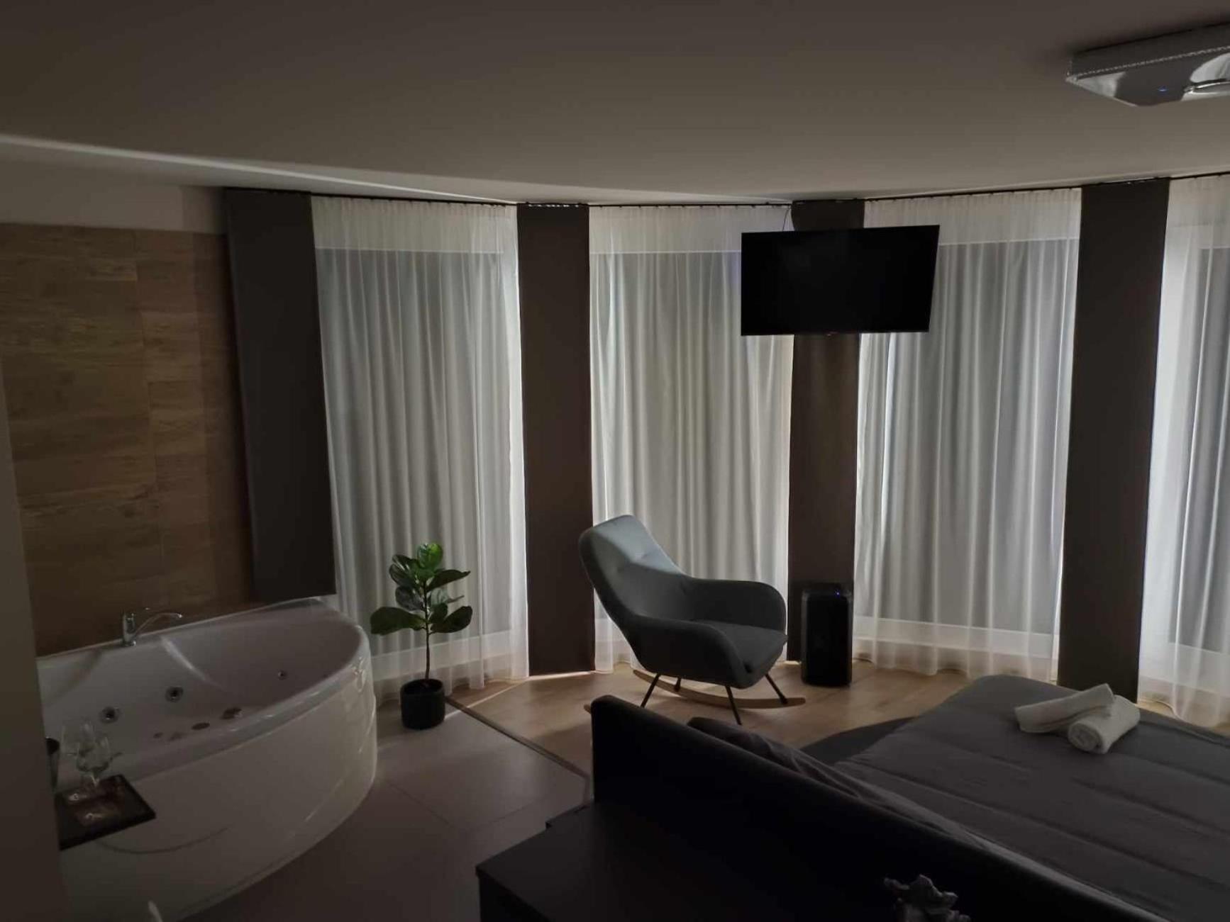 West Panorama Penthouse - Apartment With A Fantastic View Of The City 솜버트헤이 외부 사진